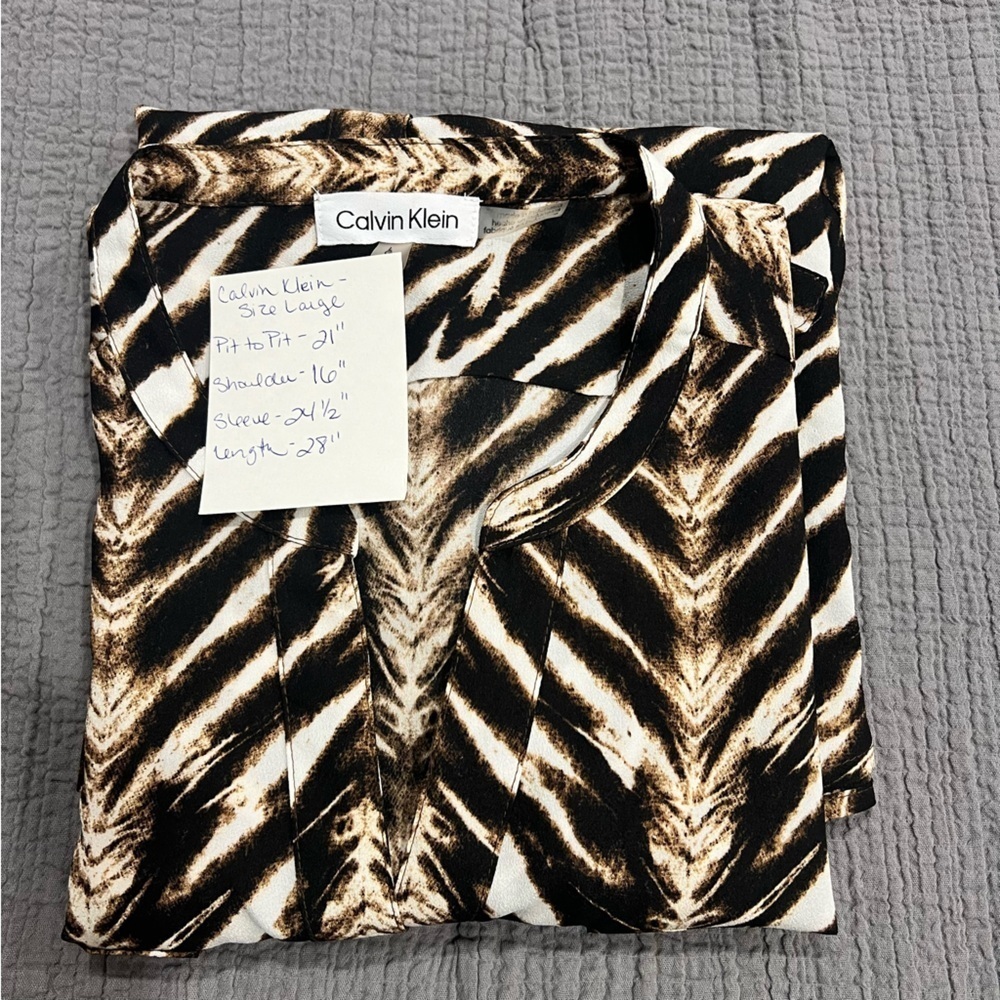Calvin Klein Chevron Zebra Print Roll Tab Sleeve Blouse L EUC - Picture 12 of 12